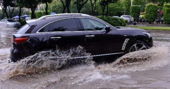汽車進(jìn)水怎么辦呢?一起來看！